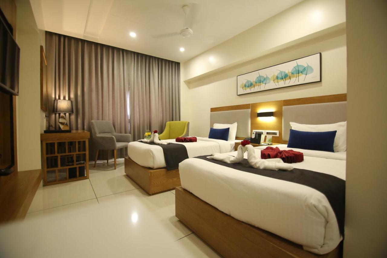 Sri Sri Sri Hotel Khammam Exterior photo