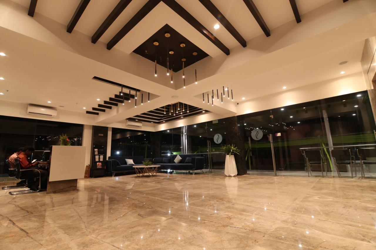 Sri Sri Sri Hotel Khammam Exterior photo