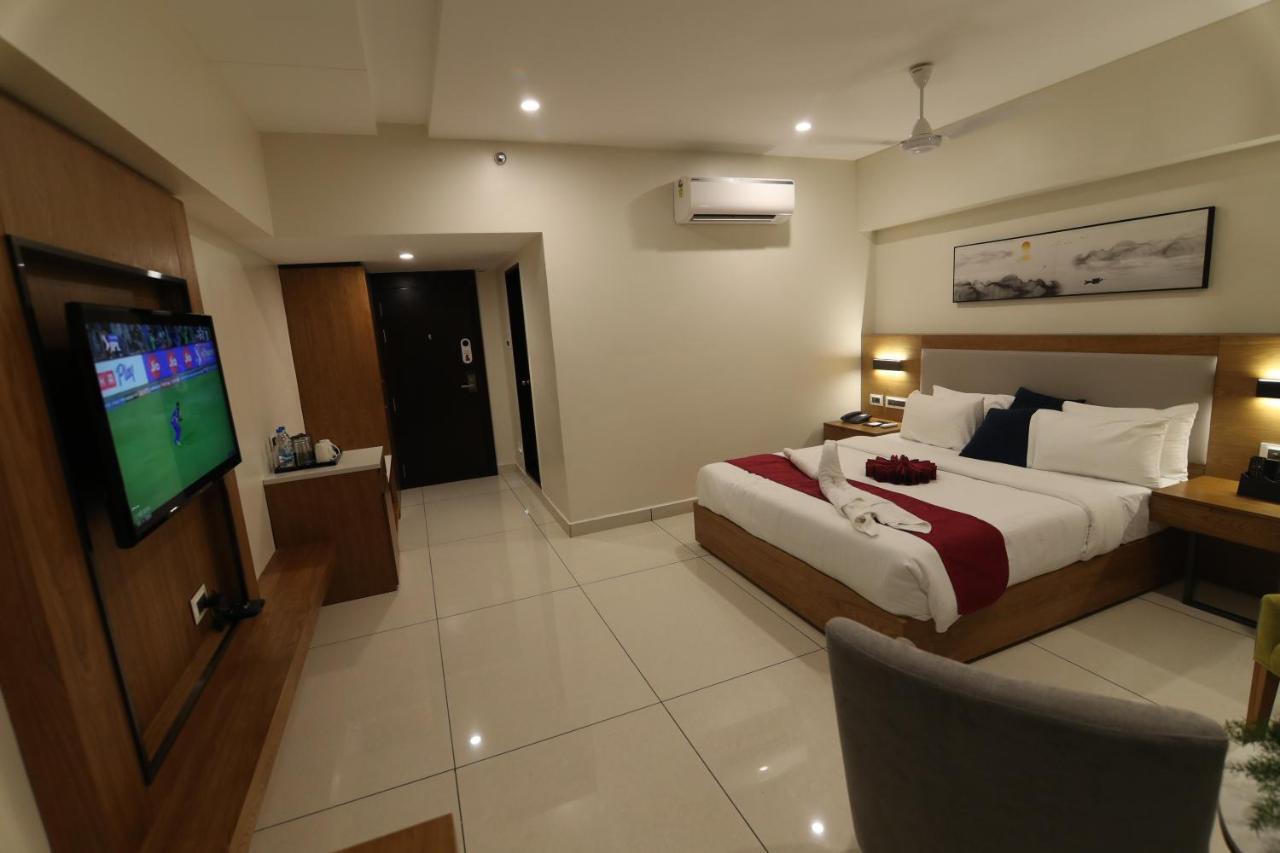 Sri Sri Sri Hotel Khammam Exterior photo