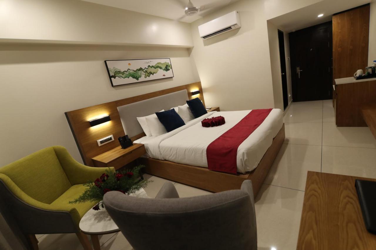 Sri Sri Sri Hotel Khammam Exterior photo
