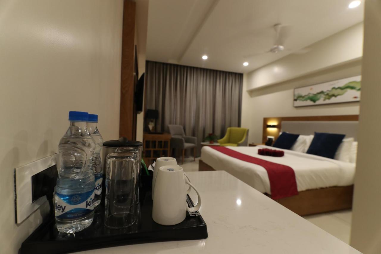 Sri Sri Sri Hotel Khammam Exterior photo