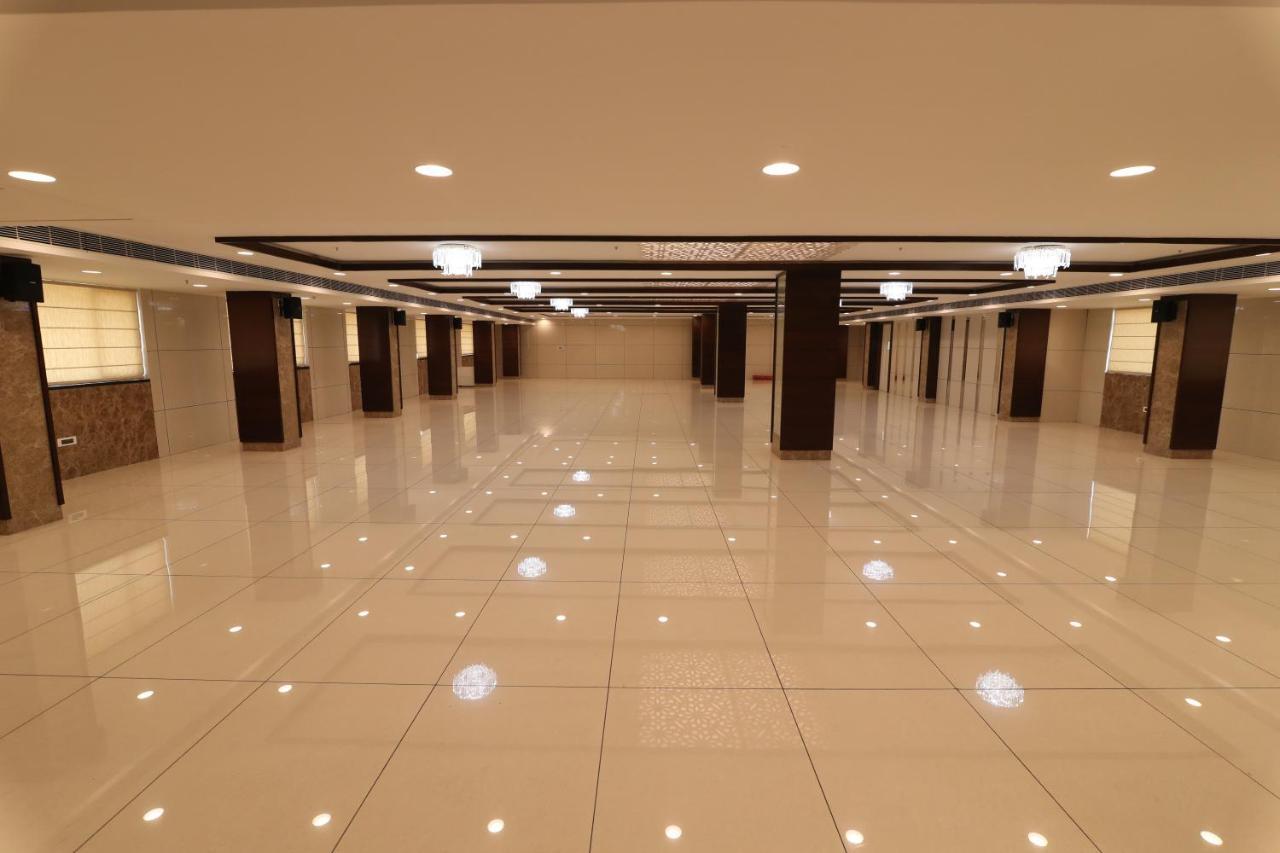 Sri Sri Sri Hotel Khammam Exterior photo