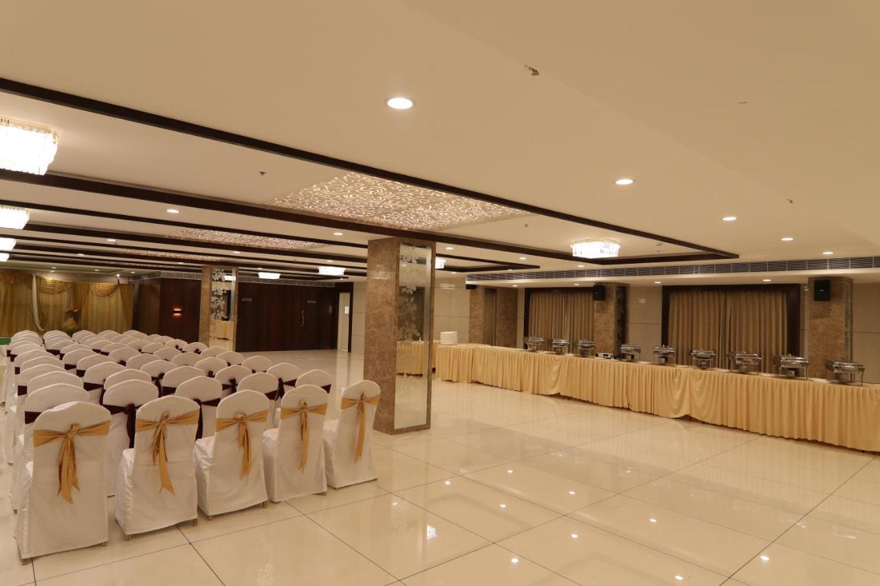 Sri Sri Sri Hotel Khammam Exterior photo