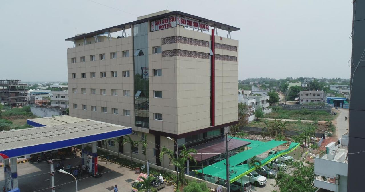 Sri Sri Sri Hotel Khammam Exterior photo