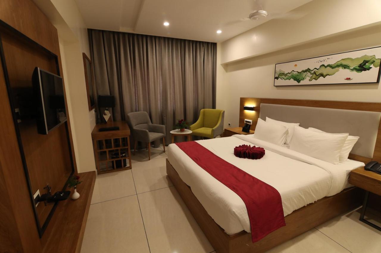 Sri Sri Sri Hotel Khammam Exterior photo